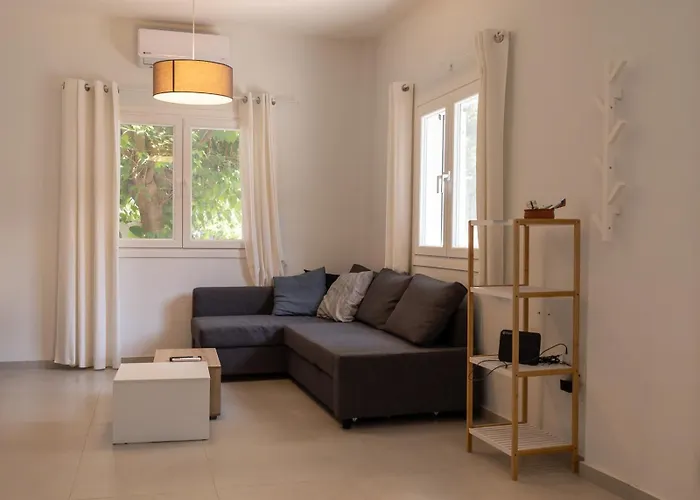 The Whitehouse Agia Triada (Thessaloniki)